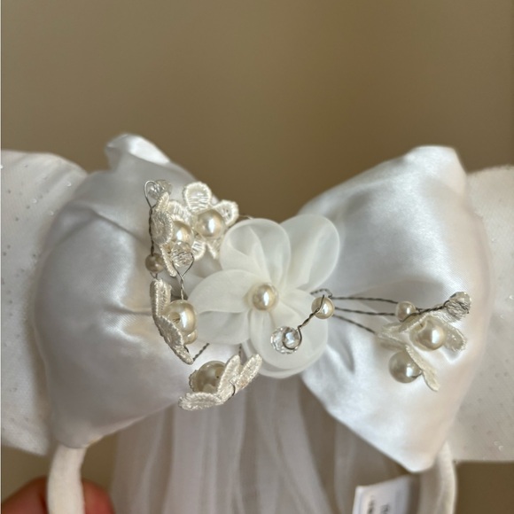 Disney Bride - White Minnie Mouse Ears with Veil - Picture 2 of 4